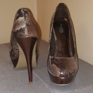 Dark multicolor heel